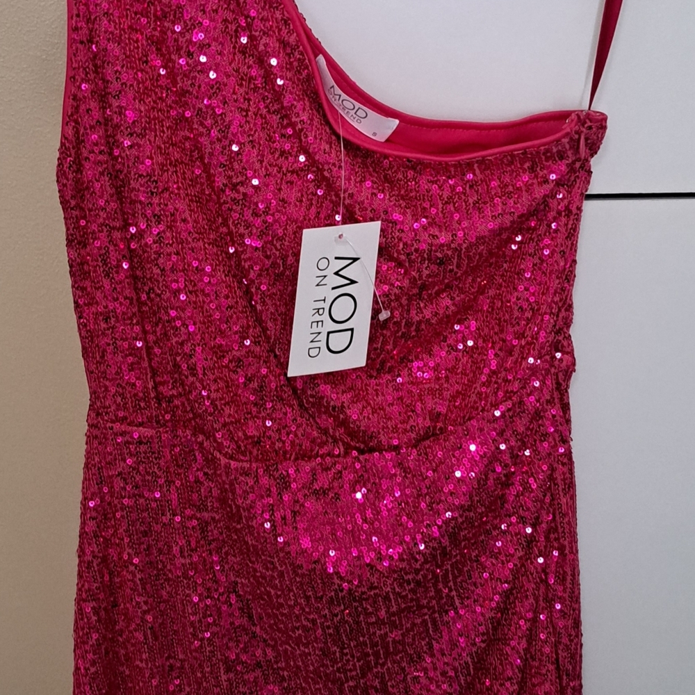Pink One shoulder 💗 sequin mini dress